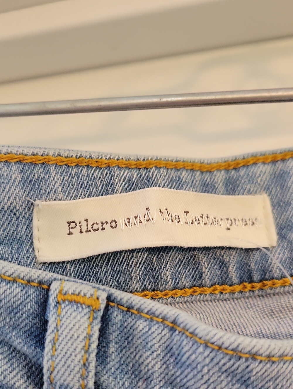 Pilcro Jeans 28 - Picture 2 of 8